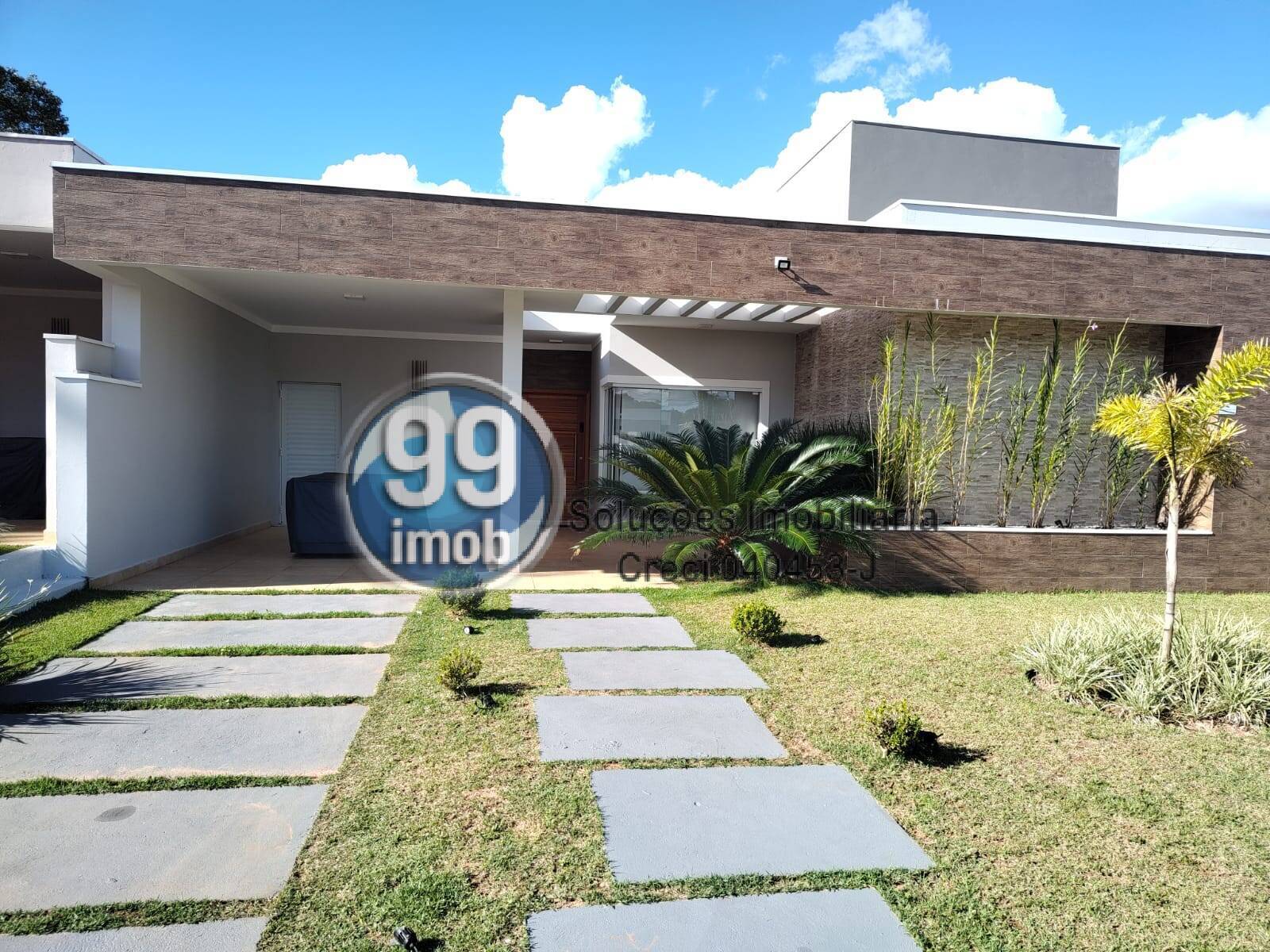 Casa para alugar com 3 quartos, 295m² - Foto 1